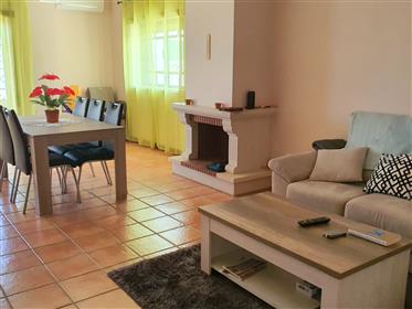 Algarve - Albufeira - Apartamento T1+2 para venda, com um terraço espaçoso, nos Olhos de Água