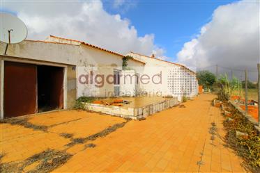 Algarve - Alcantarilha - Casa para recuperar, com vistas para o Amendoeiras Golf