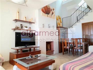 Algarve - Albufeira - Maison de ville triplex à vendre de 2 chambres, avec vue mer et garage