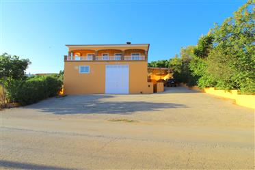 Algarve - Silves - Spacieuse ferme de 3 chambres à vendre, avec un grand entrepôt en dessous