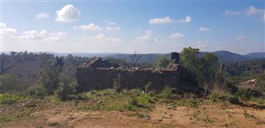 Algarve - Loulé - Ruin for sale near Salir, on a plot of land with 31.312 m2.