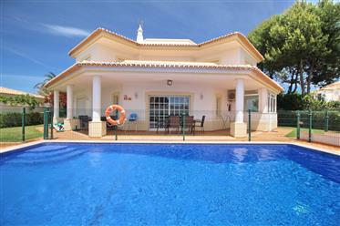 Algarve - Albufeira - Villa de 3 chambres à vendre, avec piscine et jardins, à Quinta da Balaia