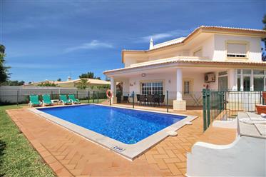 Algarve - Albufeira - Moradia V3 para venda, com piscina e jardins, na Quinta da Balaia