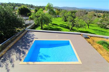 Algarve - Paderne - Villa neuve à vendre, en phase finale de construction, avec piscine et jardin