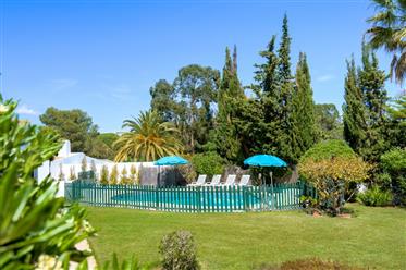Algarve - Albufeira - Bela moradia térrea V4 para venda com piscina, a 800 m da praia 