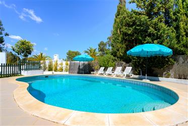 Algarve - Albufeira - Belle Maison de plain pied avec 4 chambres, à vendre avec piscine, à 800 m de 