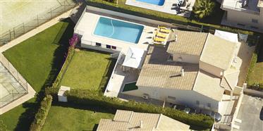 Algarve - Albufeira - 4+1 Bedroom Villa for sale, with swimming pool, 250 meters from the Galé Beach