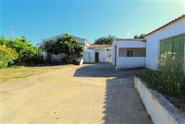 Algarve - Boliqueime - Moradia T4 à venda em Patã de Cima, com um belo terreno com árvores de fruto