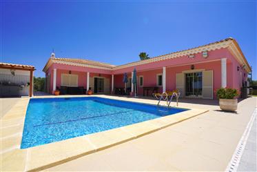 Algarve - Algoz - Amazing 4 bedroom villa for sale, with swimming pool and a 2 bedroom annex, near A