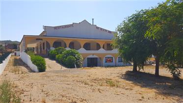 Algarve - Alte - Restaurant for sale with a very spacious 4 bedroom apartment