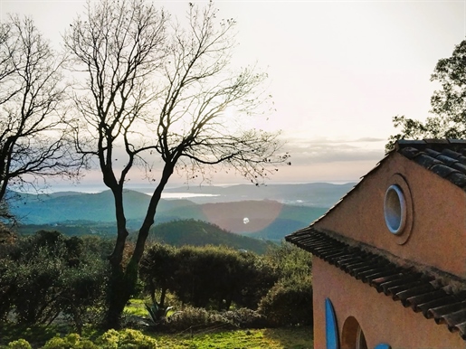 Vila provençal com vistas deslumbrantes sobre a baía de Saint Tropez