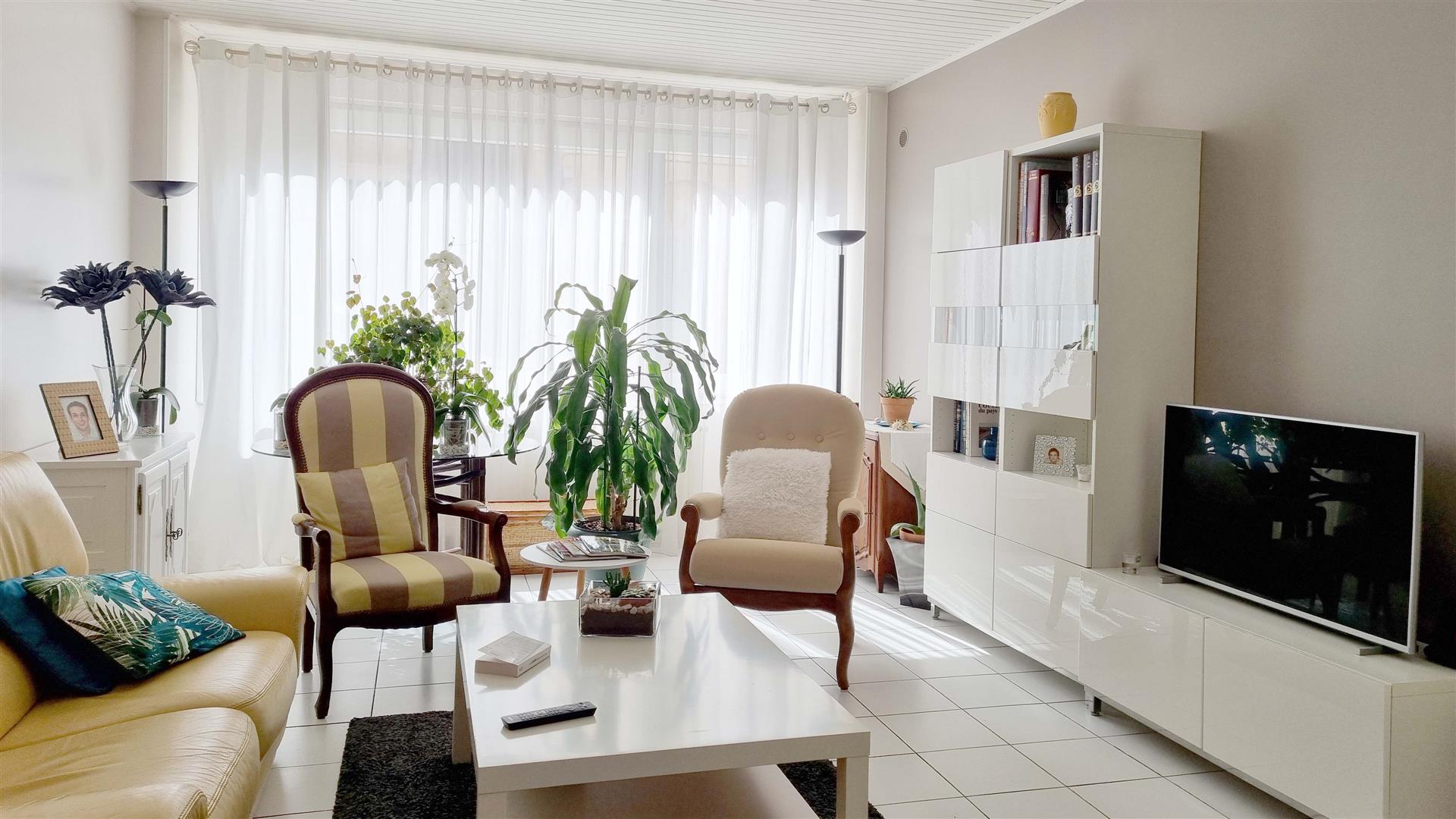 Appartement de 97 m² en Duplex (Rdc et 1er) en Cv de Cahors avec terrasses et vue dominante sur la r