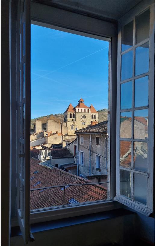 Renovated character apartment of 146m² T4 on the second floor with balcony and unobstructed view