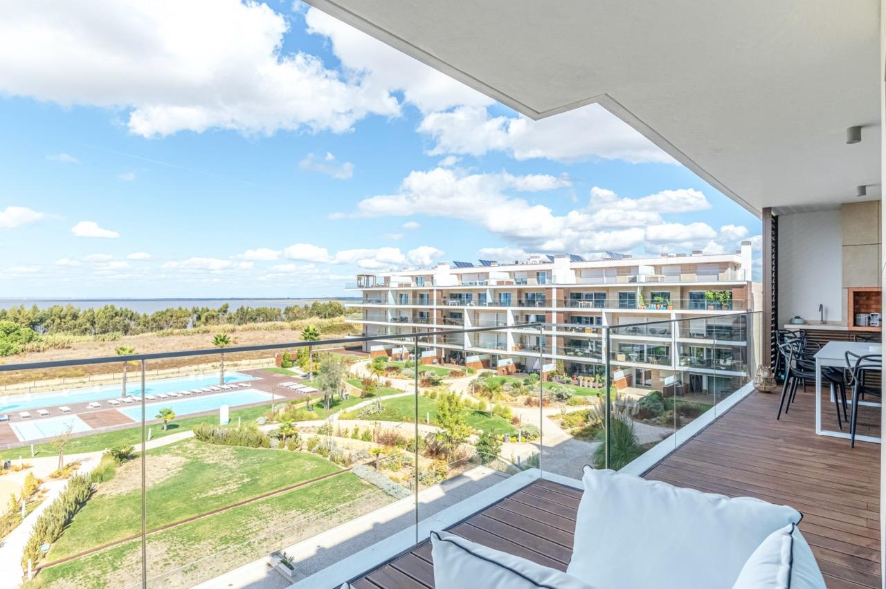 4-Bedroom Apartment At The Private Condo Tagus Bay