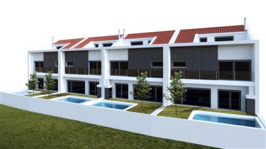 Maisons de ville de quatre chambres avec piscine à Alcochete