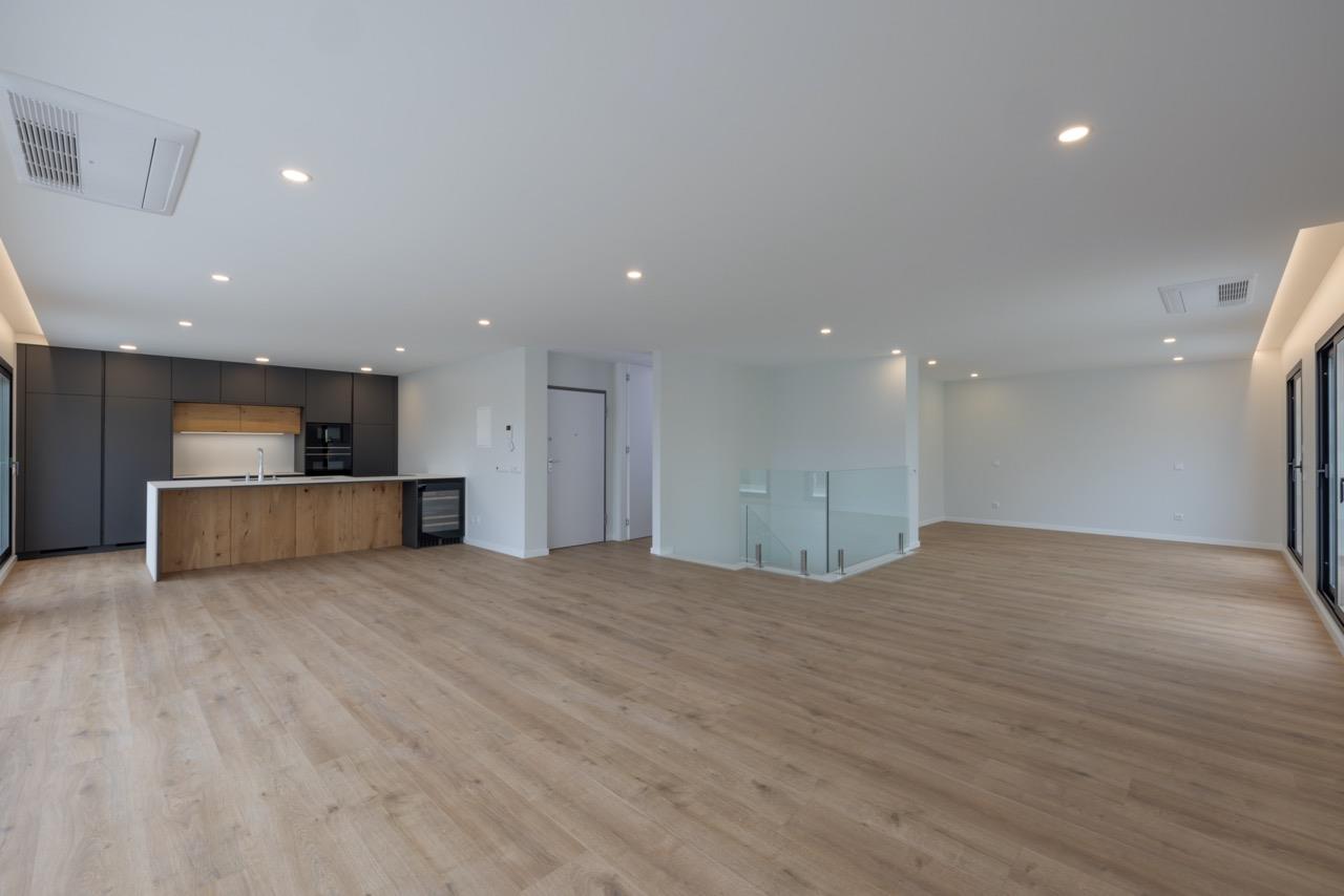 Lux Terrace - Four-Bedroom Duplex Apartment