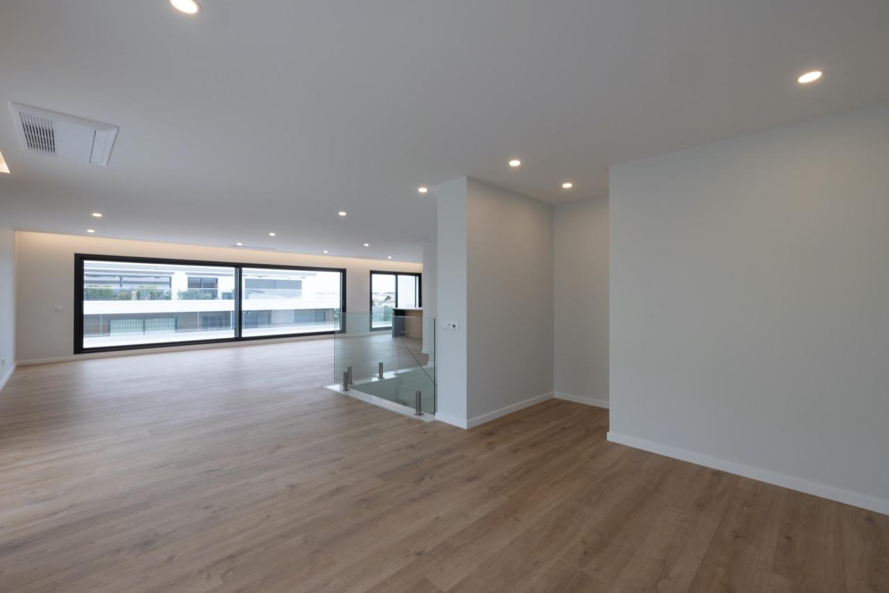 Lux Terrace - Four-Bedroom Duplex Apartment