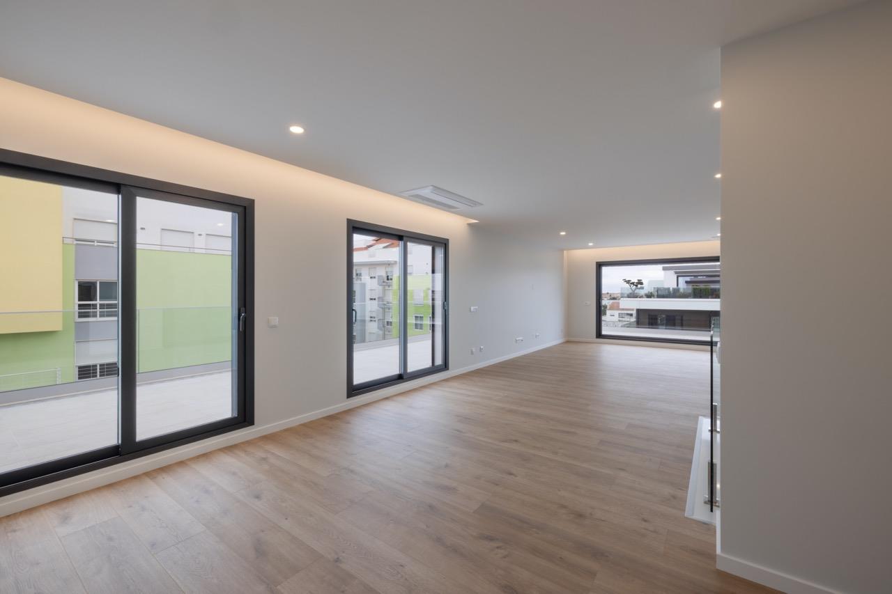 Lux Terrace - Four-Bedroom Duplex Apartment