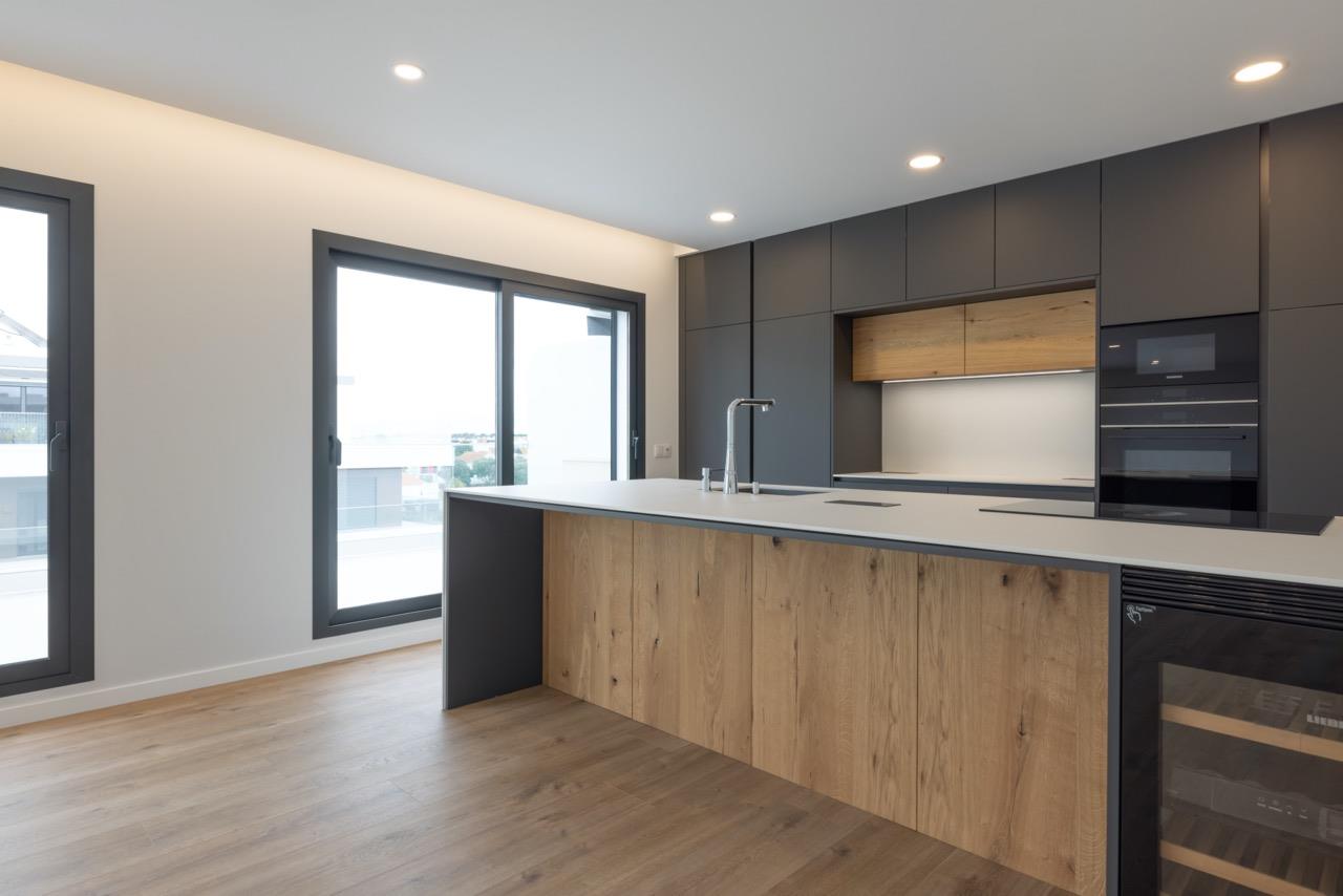 Lux Terrace - Four-Bedroom Duplex Apartment
