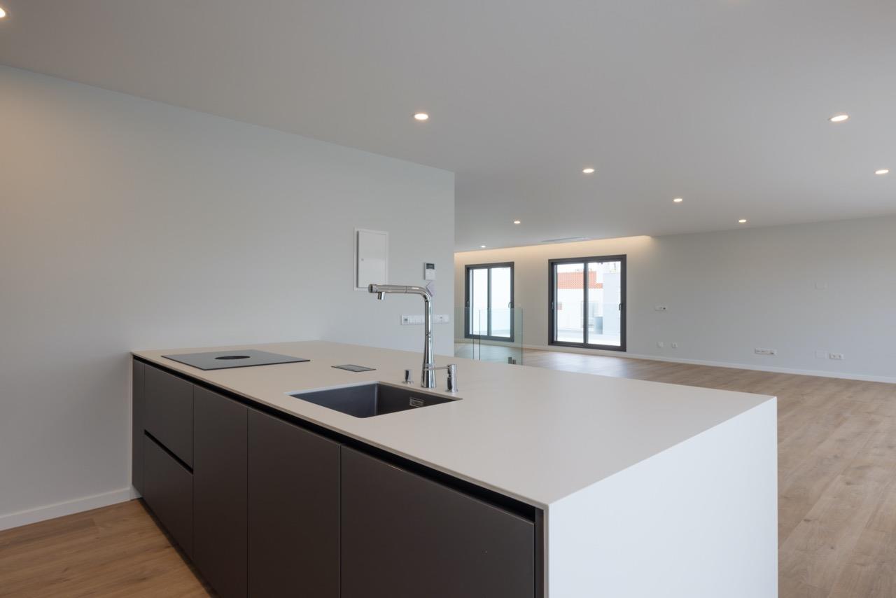 Lux Terrace - Four-Bedroom Duplex Apartment
