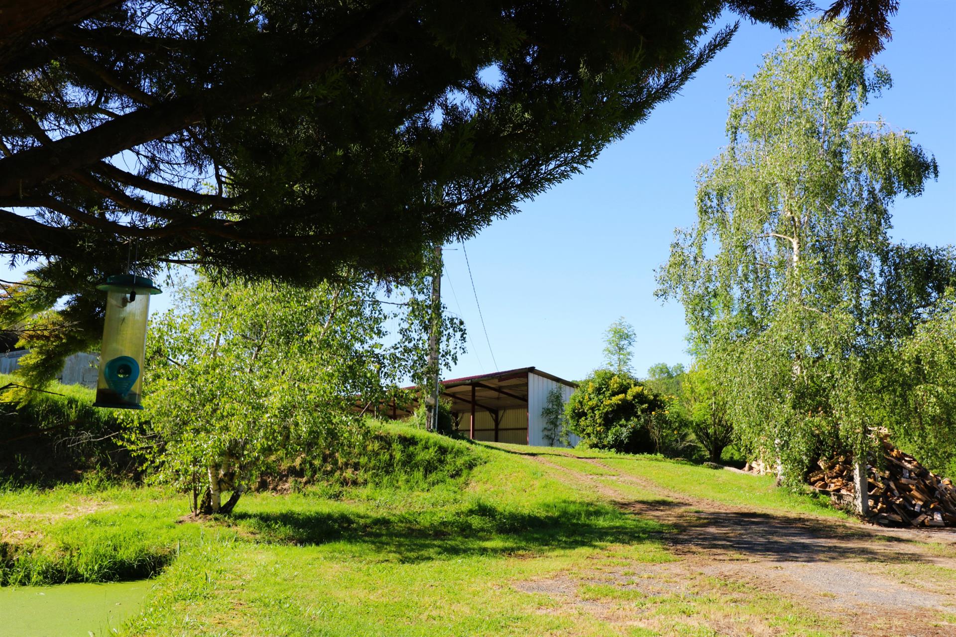 Agricultural estate with Old Farm, outbuildings, 18ha of land