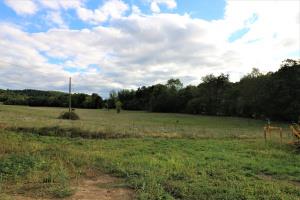 Agricultural estate with Old Farm, outbuildings, 18ha of land