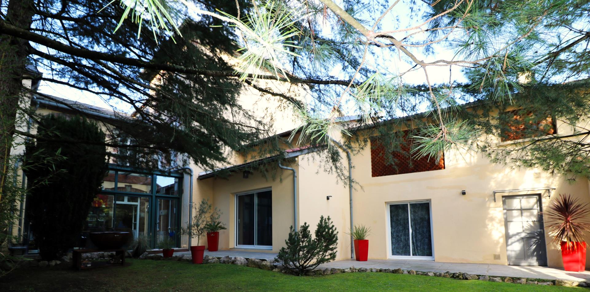 Exceptional Charming Residence in the City Center, landscaped garden, pretty outbuildings.