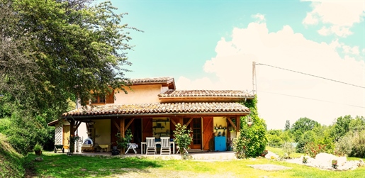 Charming Country House with Gîte, equestrian outbuildings, wooded land of 58356m2 and swimming pool