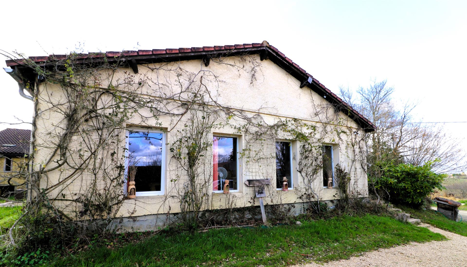 Propriedade várias habitações + teatro, em 3,8ha