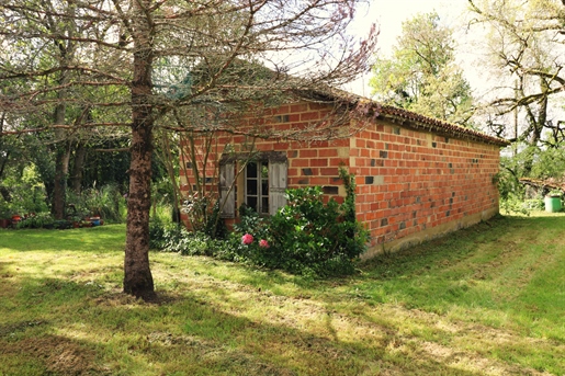 Charming Old Farmhouse, outbuildings, spring and well, on 18475m2 of land