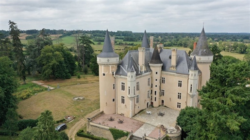 Belangrijk kasteel Ismh te koop in de Indre