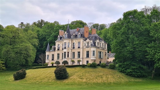 Exceptionnel Château Du XIXème Siecle Ismh, A 15 Km Du Mans, Dan