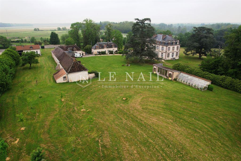 Beautiful 19Th Century Estate With A Strong Commercial Potential At Only 1H15 From Paris