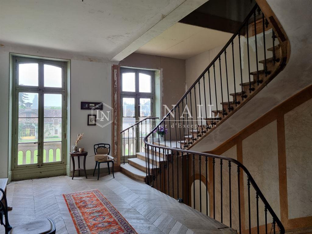 Beautiful 19Th Century Estate With A Strong Commercial Potential At Only 1H15 From Paris