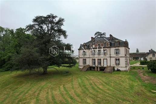 Beautiful 19Th Century Estate With A Strong Commercial Potential At Only 1H15 From Paris