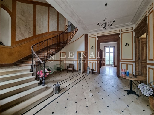 Beautiful 19Th Century Estate With A Strong Commercial Potential At Only 1H15 From Paris