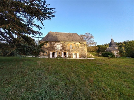In Normandy, 17th C. Dwelling On A 32,12 acres Feodal Fief