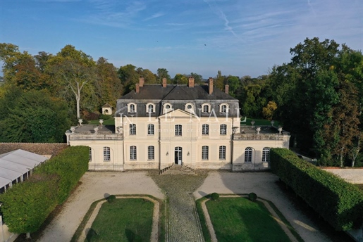 Listed french chateau for sale in Seine-et-Marne.