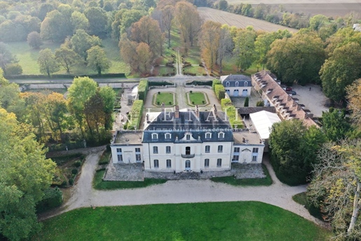 Listed french chateau for sale in Seine-et-Marne.