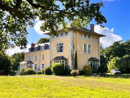 Beautiful property for sale at 6 km from the sea in Loire-Atlantique