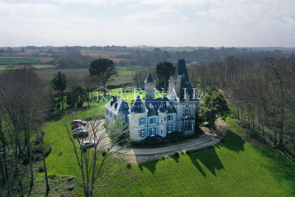 Exceptionel property with magnificent sea views in Brittany
