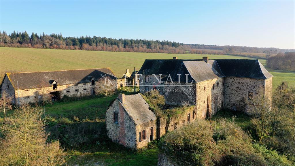 Former listed priory from the 12th century, to be restore, in Haut-Anjou