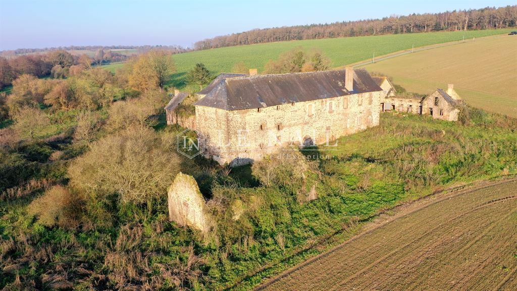 Former listed priory from the 12th century, to be restore, in Haut-Anjou