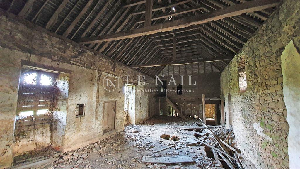 Former listed priory from the 12th century, to be restore, in Haut-Anjou