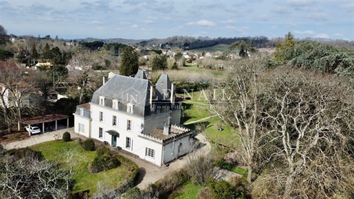 Beautiful property on the banks of the Dordogne river