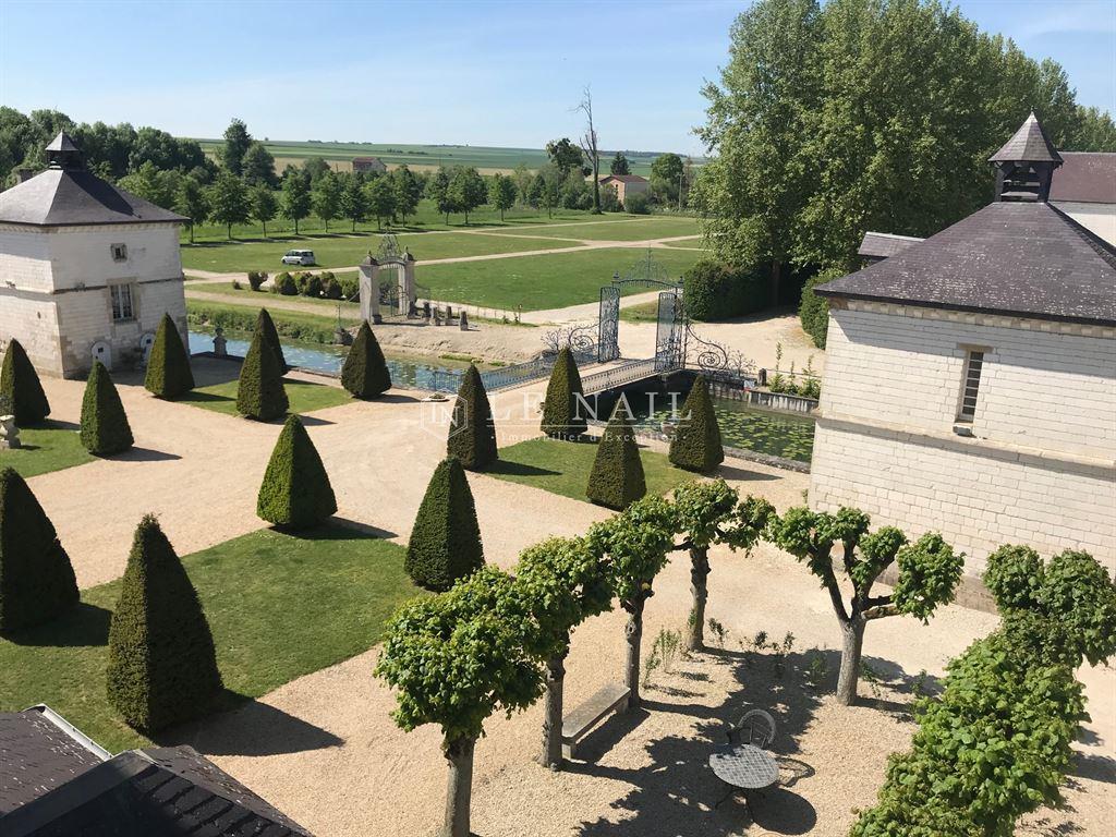 Magnifique château Ismh en Champagne, à vendre