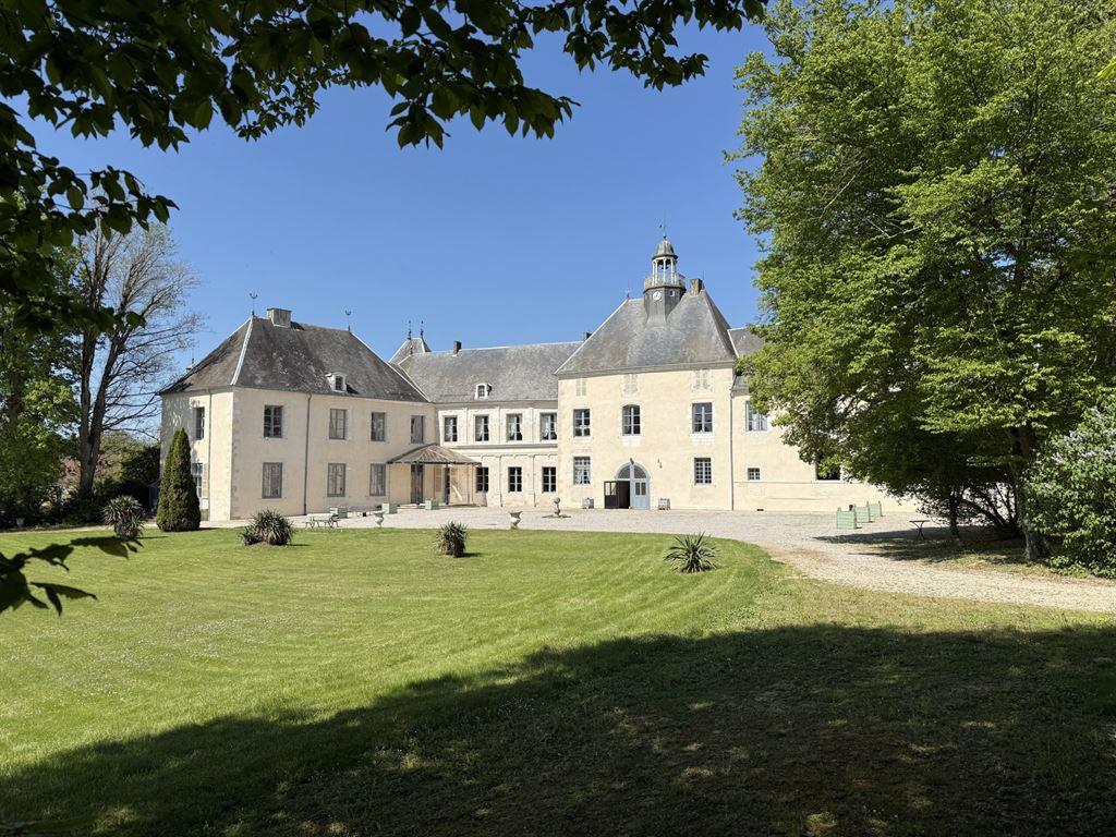 Château Renaissance et du XVIIIe, forte empreinte historique Nap