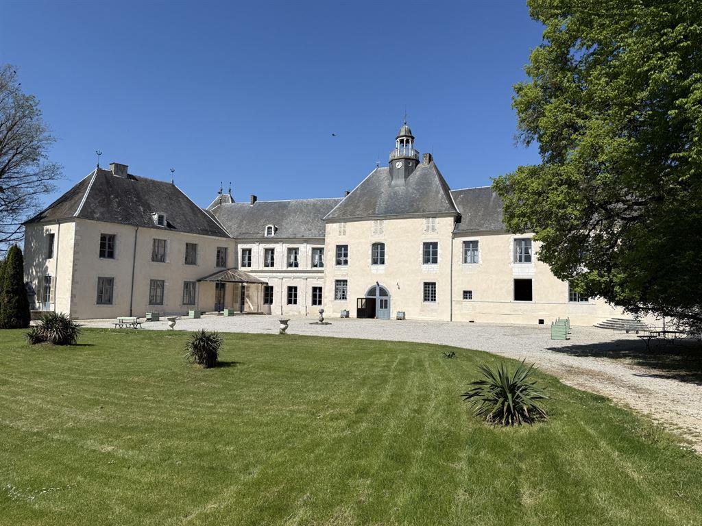 Château Renaissance et du XVIIIe, forte empreinte historique Nap