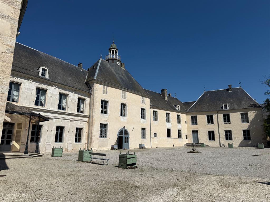 Château Renaissance et du XVIIIe, forte empreinte historique Nap