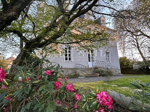 Elegante Residenz aus dem 19. Jahrhundert am Stadtrand von Nantes